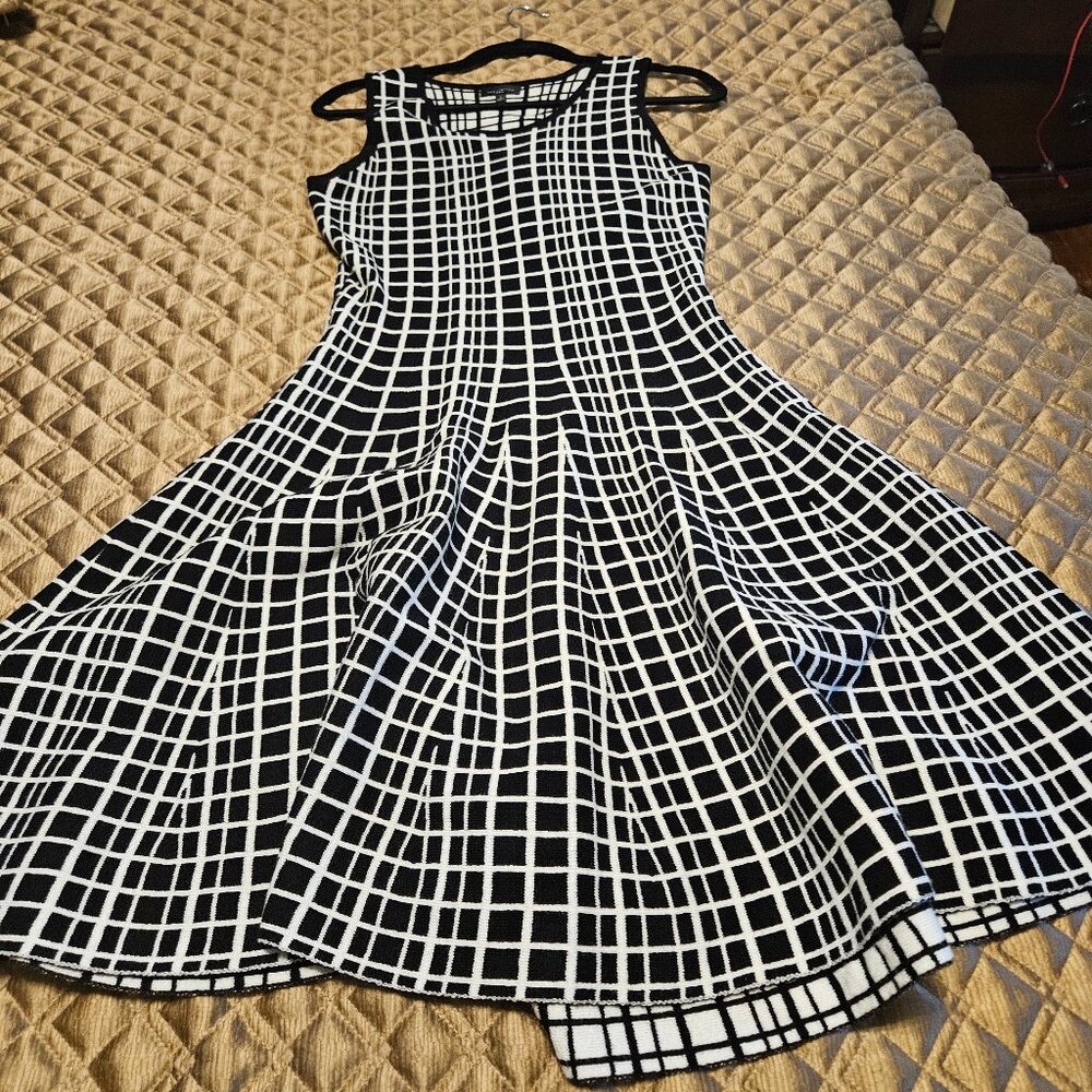 Black and White Sleeveless dress